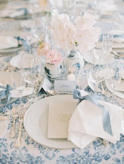 Blue Chinoiserie Tablescape, Blue White Chinoiserie Wedding, Chinoiserie Garden Party, Chinoiserie Bridesmaid Dress, Blue Chinoiserie Wedding, Chinoiserie Party Decor, Toile Wedding Decor, Chinoiserie Baby Shower Theme, Blue China Wedding