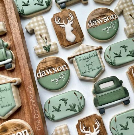 Deer Hunting Birthday, Duck Cookies, Hunting Cake, Hunting Birthday, Hunting Baby, Deer Baby Showers, Baby Shower Duck, Plaque Design, Cowboy Baby Shower