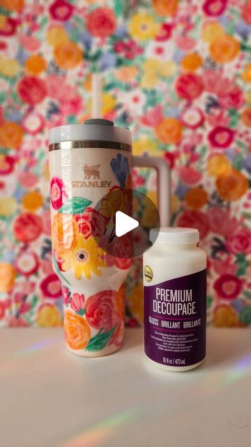 Aleene’s Original Glues on Instagram: "Stay hydrated this summer with a custom tumbler cup! 🌸🌼🌺 This easy tutorial from @laurenquigleycreations will show you how to personalize your favorite tumbler with Aleene’s Premium Decoupage Gloss. #stanleycup #stanley #decoupageart #decoupage" Teen Tumbler Ideas, Tumbler Diy Ideas, Vinyl On Stanley Cup, Diy Tumbler Cups Ideas, Diy Personalized Tumblers, Diy Stanley Cup, Sublimation Cup Ideas, Diy Tumbler Cups, Decopatch Ideas