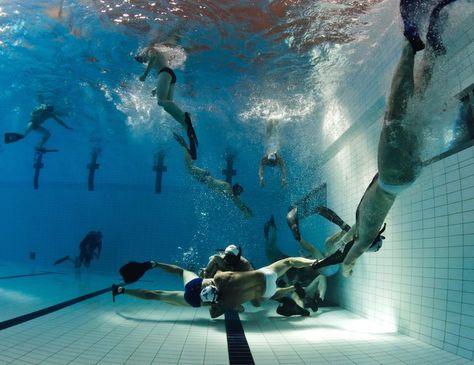 The 9th CMAS Underwater Rugby World Championships  Photo By: Marcu Bjuren Underwater Rugby, Under Water, World Championship, Rugby, The Magic, Funny Jokes, Football, Memes, Water