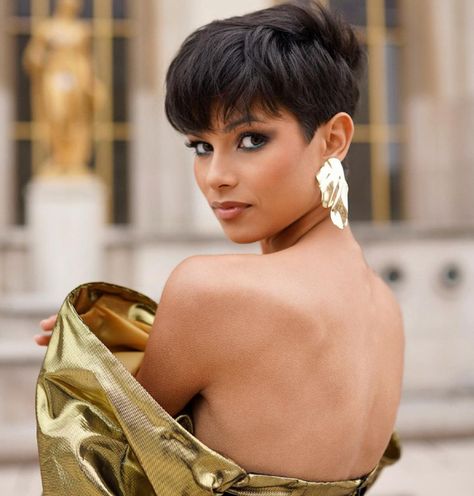 Miss France 2024 Pageant Winner Faces Public Backlash Over Her Short Hair Hally Berry, Boho Bridal Hair, Miss France, Short Hair Pixie Cuts, Chin Length Hair, Best Wedding Hairstyles, Short Wedding Hair, Wedding Hair Down, Shoulder Length Hair