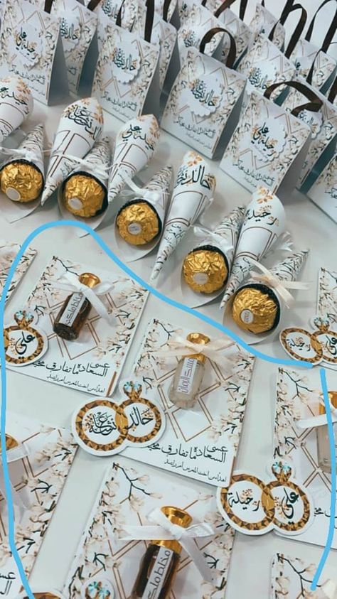 Eid Gift Ideas Diy, Eid Gifts Ideas, Diy Eid Gifts, Candy Gifts Diy, Eid Card Designs, Eid Crafts, Bridal Gift Wrapping Ideas, Wedding Gifts Packaging, Diy Gift Set