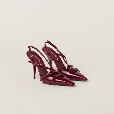 𝐒𝐀𝐅.🝮 on X: "These cherry red MiuMiu buckle sling-backs are what I dream of at night. https://t.co/05wkR0WdBI" / X Miu Miu Heels, Dr Shoes, Shoes Heels Classy, Heels Classy, Fancy Shoes, Shoe Inspo, Aesthetic Shoes, Red High, Slingbacks