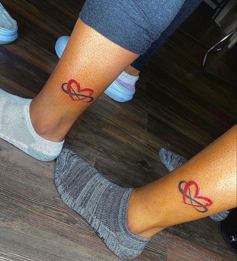 Matching Mom Daughter Tattoos, Matching Cousin Tattoos, Hip Tattoos For Girls, Mommy Daughter Tattoos, Unique Sister Tattoos, Cousin Tattoos, Matching Friend Tattoos, Arm Sleeve Tattoos For Women, Girl Neck Tattoos