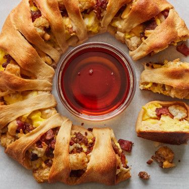 Breakfast Crescent Ring by Food Network Kitchen Breakfast Crescent Ring, Breakfast Crescent, Crescent Breakfast, Brunch Party Recipes, Pork Breakfast Sausage, Meat Lovers Pizza, Crescent Ring, Breakfast Burger, Ultimate Breakfast