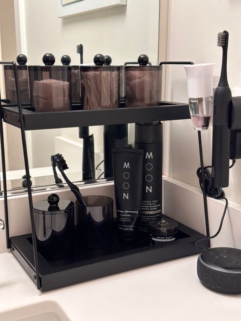 Mens Apartment Bathroom, Bathroom For Men Ideas, Mens Small Bathroom Ideas, Mens Bathroom Aesthetic, Men’s Bathroom Decorating Ideas, Men’s Restroom Decor, Mens Bathroom Counter Organization, Modern Black Bathroom Decor, Black Minimalist Home Decor