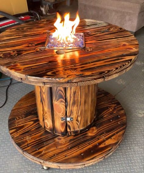 Epoxy Cable Spool Tables, Wire Spool Bar Table, Electric Cable Spool Ideas, Small Wire Spool Ideas Diy, Electrical Spool Table, Table Made From Spool Cable Reel, Wire Reel Table, Large Spool Projects, Wood Spool Furniture