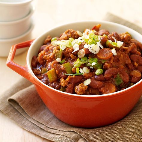 Enjoy a tasty and delicious meal with your loved ones. Learn how to make Hearty Turkey Chili & see the Smartpoints value of this great recipe. Spicy Turkey Chili, Weight Watchers Chili, Turkey Chili Healthy, Turkey Chili Recipe, Chili Recipe Turkey, Turkey Chili, Sauce Tomate, Chili Recipe, Ww Recipes