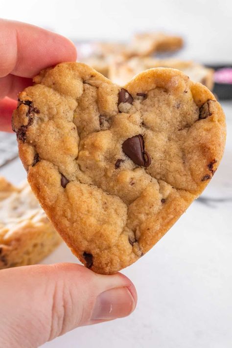 Chocolate Chip Cookies Heart, Heart Shaped Chocolate Chip Cookies, Shaped Chocolate Chip Cookies, Heart Shaped Cookies Recipe, Valentine Cookies Easy, Cookies Heart, Chocolate Cherry Cookies, Make Chocolate Chip Cookies, Heart Shaped Chocolate