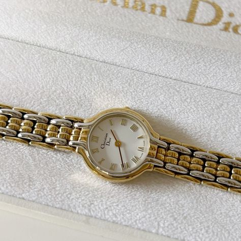 SOLD** Vintage Dior Two Tone Round Watch Vintage Watch Women, Minimalist Accessories Jewellery, Dior Watch, London Girl, Pretty Watches, Timeless Watches, Business Attire Women, Round Watch, Minimalist Accessories