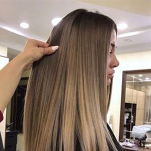 Coloration : quelle tonalité de blond adopter après 50 ans ? - Beauté test Control Frizzy Hair, Bridal Hairstyles With Braids, Fishtail Braid, Hair Done, Hair Help, Brown Blonde Hair, Ombre Hair Color, Light Brown Hair, Smooth Hair