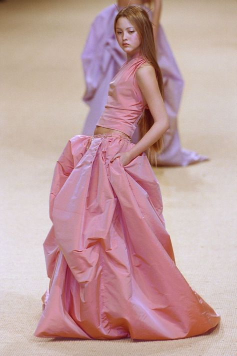 Catwalk Dress, Slinky Black Dress, Prom Inspiration, Chica Cool, Devon Aoki, Vestidos Color Rosa, Chanel Runway, Chanel Haute Couture, Latest Fashion Design