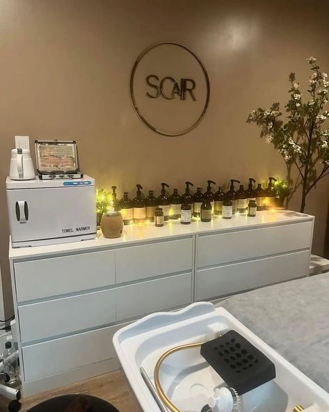 My girlfriend absolutely LOVES massages and discovered @scair_headspa on TikTok a few months back. She's been wanting to do a Japanese Head Spa for at least a year now and when she saw this place was in Bowie she knew she just HAD to go! So as a surprise for our anniversary I treated her to the 2 hour premium package. I knew there would be a long list of people who wanted to try this, so I put myself on the wait list and eventually after a brief period got a text message of some openings. I ... Head Spa Room, Japanese Head Spa, Head Spa Salon, Head Spa, Spa Room Decor, Mini Spa, Boutique Ideas, Our Anniversary, Office Room Decor