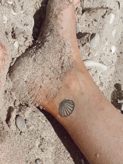 Seashell Tattoo Ankle, Shell Ankle Tattoo, Small Beach Tattoo, Camino Tattoo, Minimalist Floral Tattoo, Sea Shell Tattoo, Seashell Tattoo, Small Beach Tattoos, Beachy Tattoos