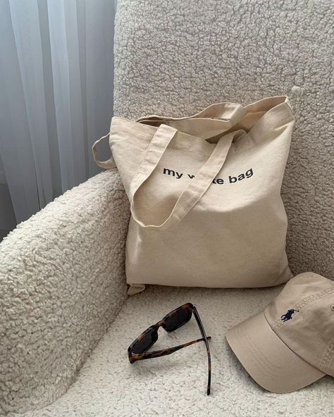 Parisian Style Decor, Korean Vibe, Tote Bad, Beige Tote Bag, Easy At Home Workouts, Parisian Aesthetic, Aesthetic Tote Bag, Beige Tote, Aesthetic Bags