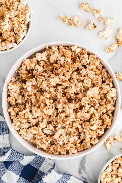 Cinnamon Toast Crunch Popcorn Recipe - Eating on a Dime Cinnamon Sugar Popcorn, Cinnamon Toast Recipe, Cinnamon Toast Crunch Cereal, Popcorn Recipes Easy, Cinnamon Cereal, Cinnamon Crunch, Popcorn Treats, Cereal Snacks, Crunch Cereal