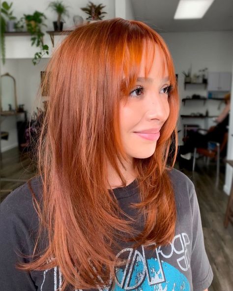 ★･:*☆ RYENNE SNOW★･:*☆ on Instagram: “coppper hair ⚡️⚡️⚡️ #haircolor #copperhair #layeredhaircut #haircut #lahair #losangeleshairstylist #hairstylist #covinahairstylist…” Wispy Bangs Ginger Hair, Ginger Wispy Bangs, Ginger Hair Bangs, Copper Hair With Bangs, Ginger Blonde Hair, Ginger Hair Dyed, Red Hair With Bangs, Bang Hairstyles, Layered Hair With Bangs