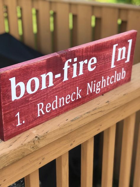 Campfire Area, Funny Camping Signs, Patio Signs, Funny Camping, Camping Signs, Camping Humor, Pallet Signs, Good Ole, Cricut Projects Vinyl