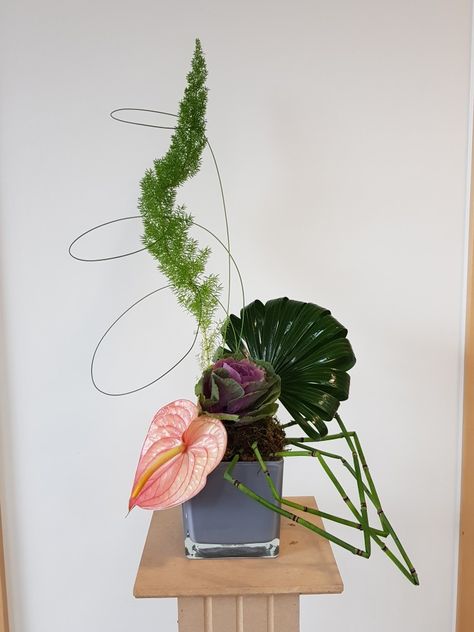 Floristry, form linear style arrangement Linear Flower Arrangements, Form Linear Floristry, Form Linear Arrangements, Formal Linear Floral Design, Floristry Design, Elements And Principles, Flowers Arrangements, Linear Design, Penthouse Apartment