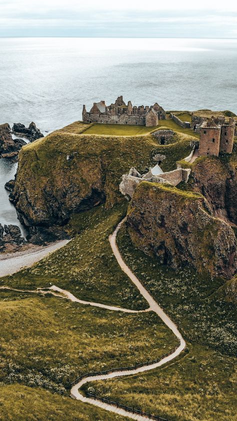 Scotland Aesthetic, Dunnottar Castle, Scotland Vacation, Castles To Visit, Scotland Road Trip, Old Castle, Castle Aesthetic, Castles In Scotland, Scotland Castles