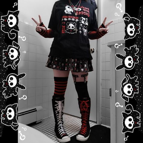 Shirt and skirt from Hot Topic <3 2000s Hot Topic Fashion, Hot Topic Outfits Grunge, Hot Topic Fashion, Hot Topic Outfits Aesthetic, Hot Topic Outfits, Hot Topic Aesthetic, Old Hot Topic, Alt Style Outfit, Sweater Skirt Outfit