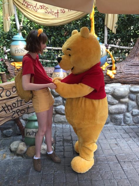 Winnie The Pooh Costume, Disney Photo Ideas, Disney Bounding, Disney Bound Outfits, Disney Inspired Outfits, Disney Day, Disneyland Trip, Disney Photos, Pooh Bear