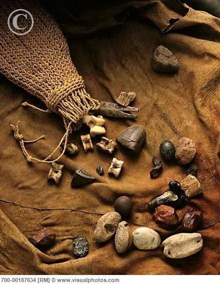 Sangoma fortune telling bones Among the Zulu sangoma diviners of South Africa, it is common to use a large set of bones for divination practices. Revenge Spells, Voodoo Spells, Afrikaanse Kunst, Love Spell Caster, Love Spell That Work, Port Elizabeth, Spell Caster, Money Spells, White Magic