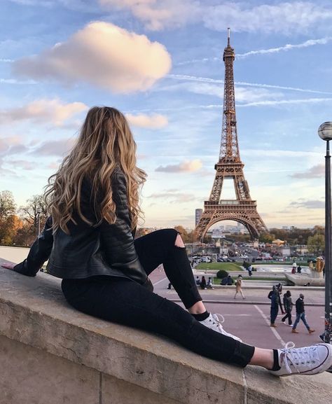 Paris Locations, Eiffel Tower Pictures, Paris Photo Ideas, Paris Travel Photography, Girls Things, Travel Paris, Photos Travel, Paris Wallpaper, Shotting Photo