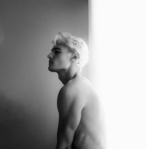 Rowan Whitethorn, Draco Malfoy Aesthetic, Vampire Books, Crown Of Midnight, Draco And Hermione, Fine Art Portraiture, Empire Of Storms, Model Face, Fantasy Romance