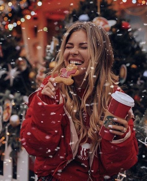 Christmas Fashion Photography, Christmas Instagram Pictures, New Year Photoshoot, Christmas Poses, Snow Photoshoot, Xmas Photos, Holiday Photoshoot, Christmas Portraits, Winter Photoshoot