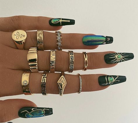 Ancient Egypt Nail Art, Ankh Nails Design, Cleopatra Nails Ideas, Nails For Egypt, Eye Of Horus Nails, Egyptian Inspired Nails, Cleopatra Nails Egypt, Scarab Nails, Ankh Nails