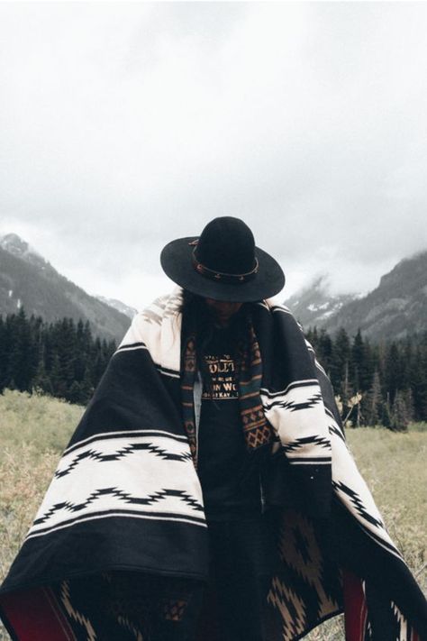 Daisy Core, Poncho Outfit, Cowboy Aesthetic, Cowgirl Aesthetic, Cowboys And Indians, Cowboy Outfits, Native Style, Long Island Ny, Native American Fashion