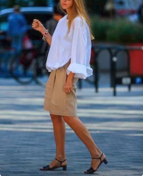 Style Casual Chic, Summer Shorts Outfits, Shorts Outfit, Mode Casual, Tailored Shorts, Looks Chic, Cute Summer Outfits, Long Shorts, Looks Style