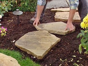 Flagstone Garden Ideas, Path Backyard, Flagstone Garden, Backyard Path, Paver Ideas, Stepping Stone Pathway, Flagstone Pathway, Stepping Stone Walkways, Stone Garden Paths