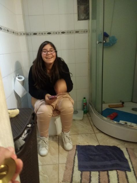 Ladies Restroom, Boss Queen, Girl Bathrooms, Pose Fotografi, Girlfriend Goals, Tumblr Funny, Cool Girl, Queen, Key