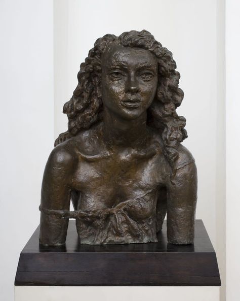 Jacob Epstein biography | Piano Nobile Jacob Epstein, Wyndham Lewis, Robert Ross, Marguerite Duras, Sculpture Head, Joseph Conrad, Avant Garde Artists, Bust Sculpture, Moving To Paris