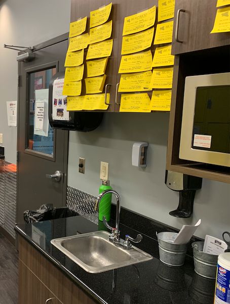 Break Room Organization Ideas, Nurse Breakroom Ideas, Employee Lunch Room Ideas, Break Room Essentials, School Break Room Ideas, Cool Break Rooms, School Breakroom Ideas, Staff Bathroom Makeover, Employee Breakroom Ideas