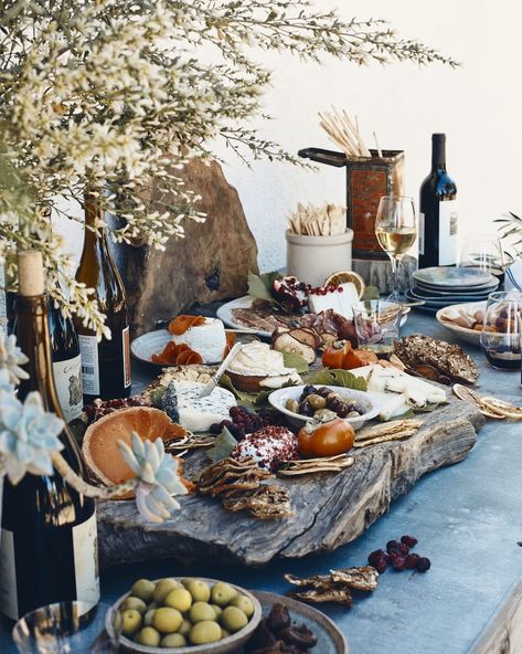 Thanksgiving Tapas Bar - What's Gaby Cooking Thanksgiving Tapas, Thanksgiving Platter, Whats Gaby Cooking, Cheese Bar, Deco Champetre, Charcuterie Inspiration, Party Food Platters, Charcuterie And Cheese Board, Charcuterie Recipes