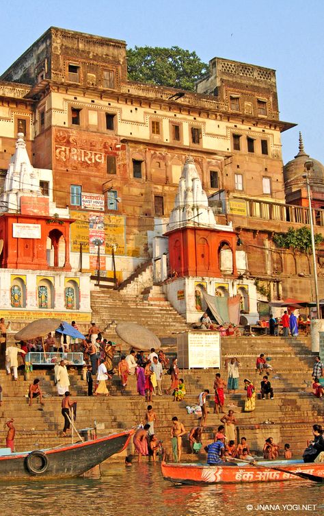 Along the Ganges ghats. Banaras Ghat, India Landscape, Indian Temple Architecture, Amazing India, India Photography, Temple Architecture, Vintage India, Haridwar, Indian Architecture