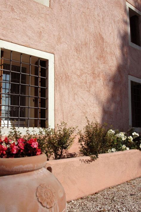 Limewash Home Exterior, Limestone Stucco Exterior, Lime Plaster Exterior Walls, Brick And Plaster Exterior, Limewash Render Exterior, Terracota Exterior House Colors, Limewash Walls Exterior, Rustic Painted Walls, Lime Plaster Exterior