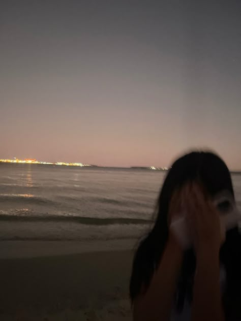 candid beach view Candid Girlfriend Picture, Aesthetic Candid Photos, Candid Photos Aesthetic, Candid Photo Ideas, Candid Pics, Candid Pictures, Candid Photo, Cozy Aesthetic, Selfie Ideas