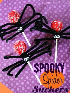 Spooky Halloween Spider Craft! Turn a plan old sucker into a Spooky Spider :) Halloween Spider Craft, Spider Treats, School Halloween Party, Halloween Fest, Spider Crafts, Hallowen Ideas, Kid Friendly Halloween, Halloween Disney, Halloween Goodies