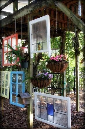 DIY Garden Art Ideas - Garden art with windows!  What a Great Idea! Outdoor Window Decor, Windows Repurposed, Rv Barn, Recycled Windows, Upcycle Garden, Window Projects, Garden Arbor, Yard Decorations, Window Ideas