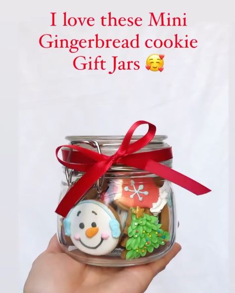 Christmas Mini Gift Ideas, Christmas Cookies Present, Christmas Cookie Gift Ideas, Christmas Cookie Packaging Ideas, Cookie Jar Ideas, Christmas Cookies Boxes Ideas, Jar Food Gifts, Cookie Jar Gifts, Cookies In A Jar