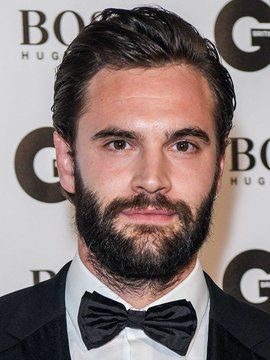 Tom Bateman - Actor Tbr Bookshelf, Tom Bateman, Behind Her Eyes, Hollywood Actors Handsome, Dylan Mcdermott, Confident Style, Writing Characters, Hollywood Actors, Fashion Suits