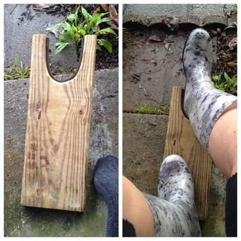 A homemade boot puller Welly Rack, Boot Remover, Stone Hedge, Boot Puller, Ag Day, Boot Jack, Boys Diy, Wood Art Diy, Boot Rack