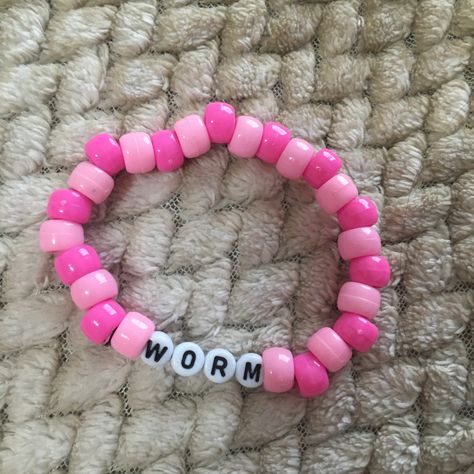 Kandi Word Ideas, Funny Beaded Bracelets, Bead Bracelet Words Ideas Bad, Funny Bracelet Ideas, Bracelet Ideas Funny, Things To Put On Bracelets Words, Word Bracelet Beads Ideas, Kandi Worm, Silly Bracelets