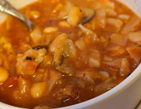 Bean Cabbage Soup, Canning Garden, Ww Soup, Bean Food, Sleeve Recipes, Soup Cleanse, White Bean Soup Recipes, Frugal Cooking, Bariatric Sleeve