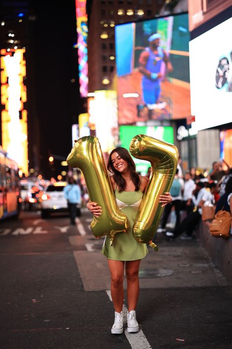 Nyc Birthday Pictures, Nyc Sweet 16, Birthday Pictures, Birthday Photoshoot, Cute Photos, Sweet 16, New York City, New York, Birthday