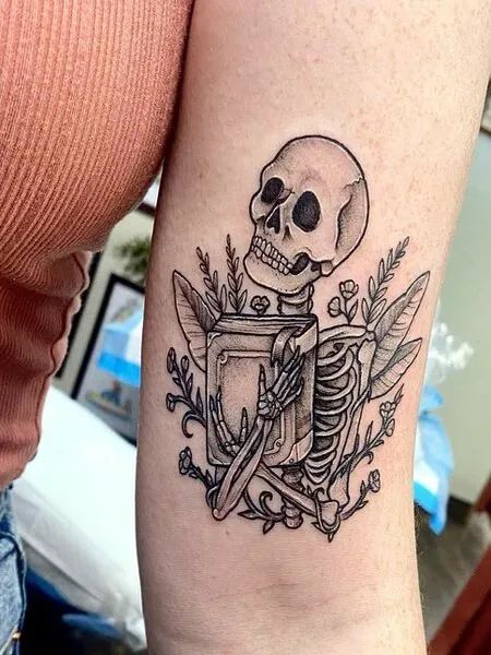 Small Book Tattoo, Writer Tattoo, Skeleton Book, Learn To Tattoo, Bookish Tattoos, Literary Tattoos, Skeleton Tattoos, Spooky Tattoos, Modern Tattoos